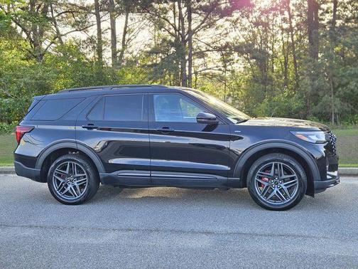 Black Metallic 2025 Ford Explorer ST-Line