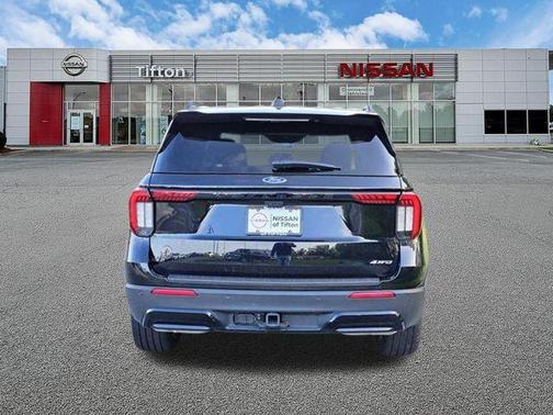 Black Metallic 2025 Ford Explorer ST-Line