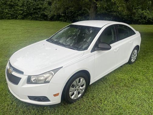 Summit White 2014 Chevrolet Cruze LS