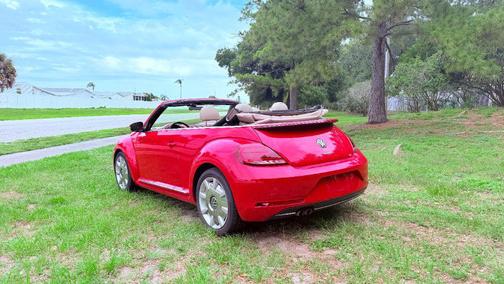 RED 2019 Volkswagen Beetle 2.0T SE