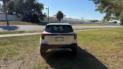 Snow White Pearl 2024 Kia Seltos SX Turbo