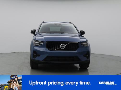 2024 Volvo XC40 B5 Ultimate Dark Theme