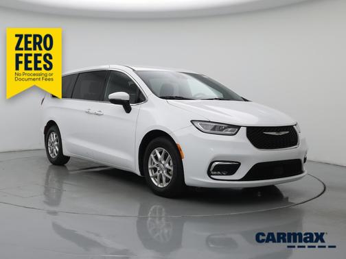 White 2023 Chrysler Pacifica Touring