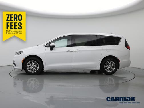 White 2023 Chrysler Pacifica Touring