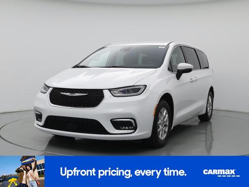 White 2023 Chrysler Pacifica Touring
