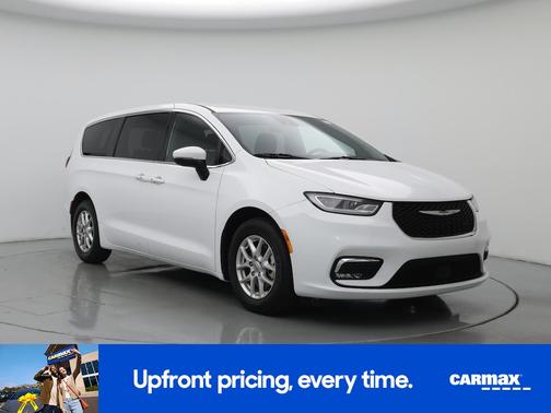 White 2023 Chrysler Pacifica Touring