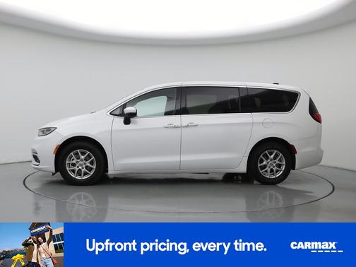 White 2023 Chrysler Pacifica Touring