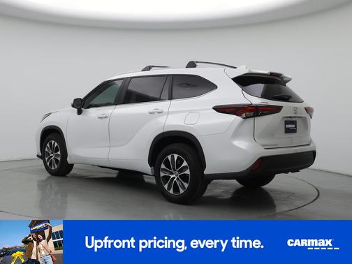 Pearl 2025 Toyota Highlander XLE