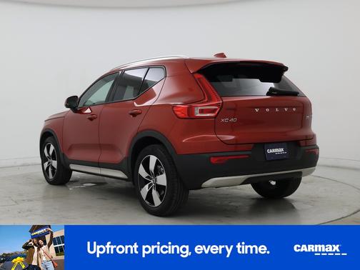 2022 Volvo XC40 T5 Momentum