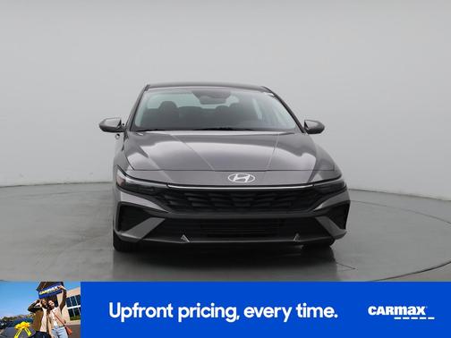 Gray 2024 Hyundai ELANTRA SE