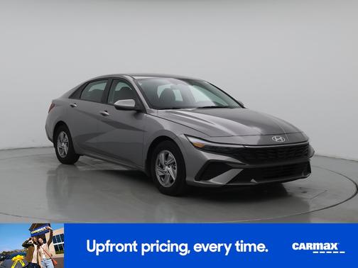 Gray 2024 Hyundai ELANTRA SE