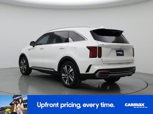 White 2023 Kia Sorento Plug-In Hybrid SX Prestige