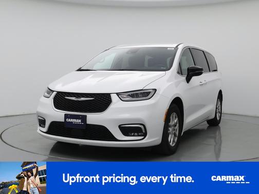 White 2025 Chrysler Pacifica Select