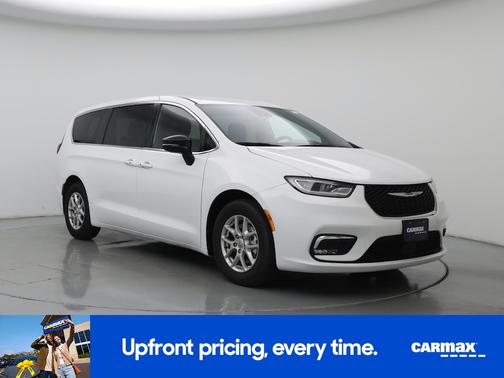White 2025 Chrysler Pacifica Select