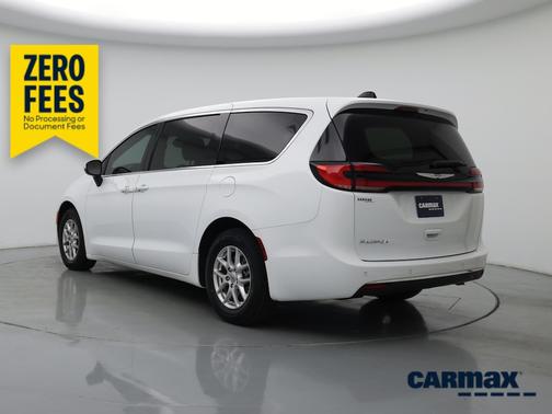 White 2023 Chrysler Pacifica Touring L