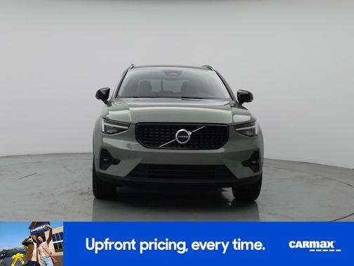 2023 Volvo XC40 B5 Ultimate Dark Theme