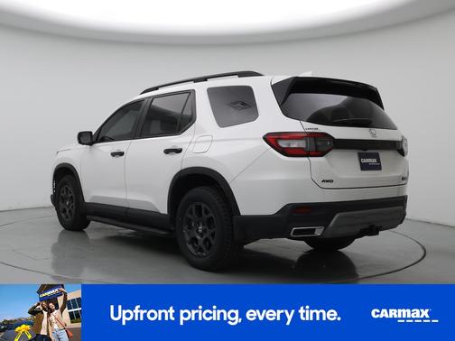 White 2023 Honda Pilot Trailsport