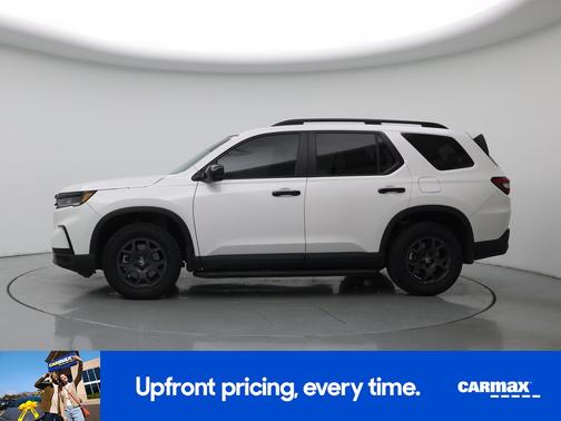 White 2023 Honda Pilot Trailsport