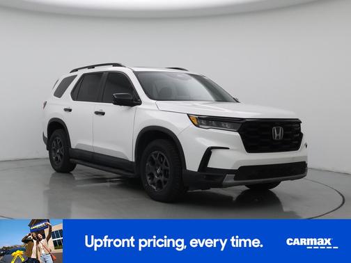 White 2023 Honda Pilot Trailsport