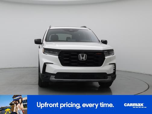 White 2023 Honda Pilot Trailsport