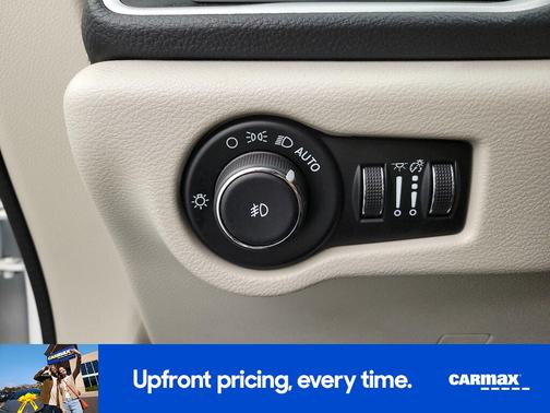 White 2024 Chrysler Pacifica Hybrid Select