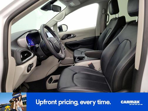 White 2024 Chrysler Pacifica Hybrid Select