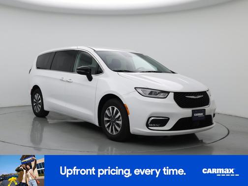 White 2024 Chrysler Pacifica Hybrid Select
