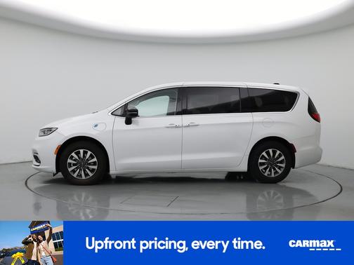 White 2024 Chrysler Pacifica Hybrid Select