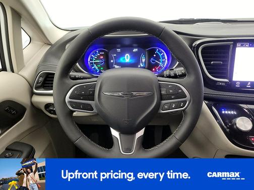 White 2024 Chrysler Pacifica Hybrid Select