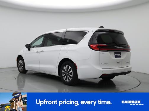 White 2024 Chrysler Pacifica Hybrid Select