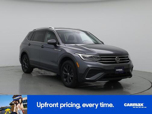 Gray 2024 Volkswagen Tiguan SE