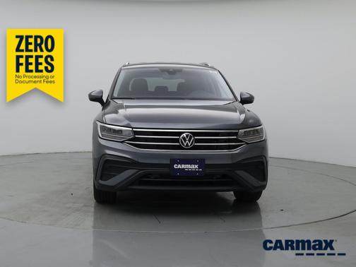 Gray 2024 Volkswagen Tiguan SE