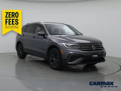 Gray 2024 Volkswagen Tiguan SE