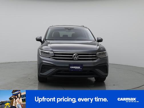 Gray 2024 Volkswagen Tiguan SE
