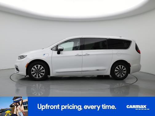 White 2023 Chrysler Pacifica Hybrid Limited