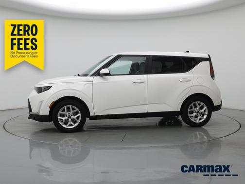 White 2025 Kia Soul LX