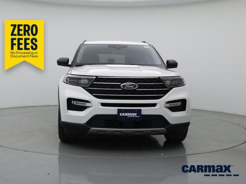 White 2023 Ford Explorer XLT