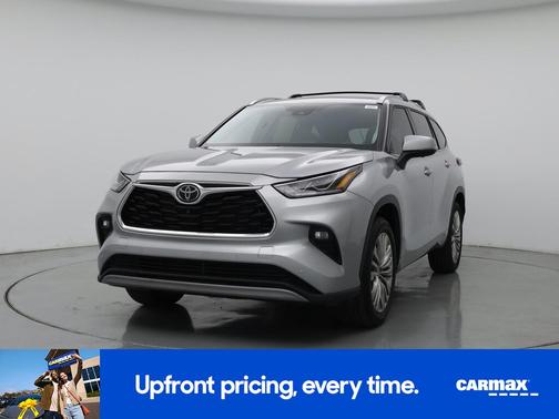 Silver 2023 Toyota Highlander Platinum