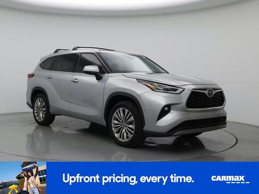 Silver 2023 Toyota Highlander Platinum