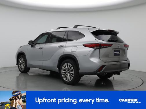 Silver 2023 Toyota Highlander Platinum