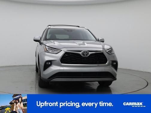 Silver 2023 Toyota Highlander Platinum