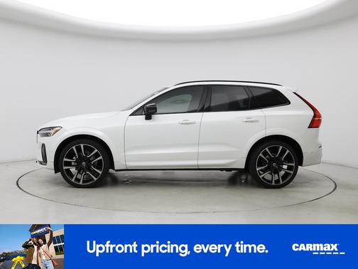 2023 Volvo XC60 B5 Ultimate Dark Theme