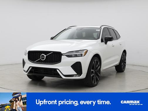 2023 Volvo XC60 B5 Ultimate Dark Theme