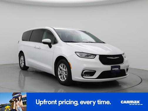 White 2023 Chrysler Pacifica Touring L
