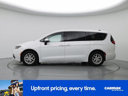 White 2023 Chrysler Pacifica Touring L