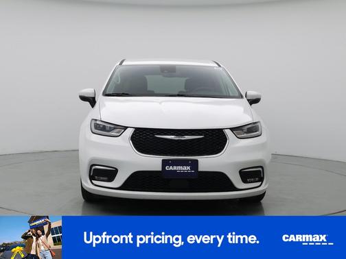 White 2023 Chrysler Pacifica Touring L