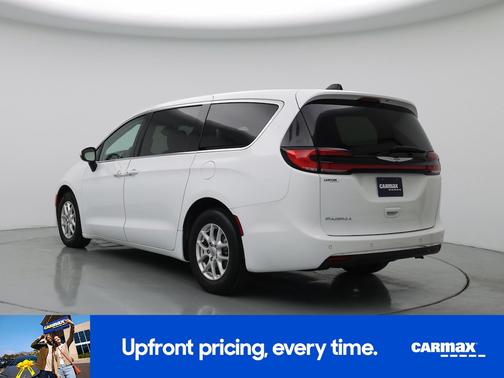 White 2023 Chrysler Pacifica Touring L