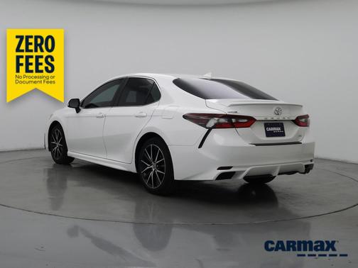 White 2023 Toyota Camry SE