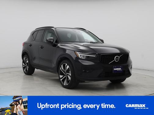 2025 Volvo XC40 B5 Plus Dark Theme