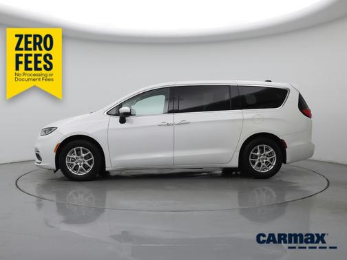 White 2023 Chrysler Pacifica Touring L